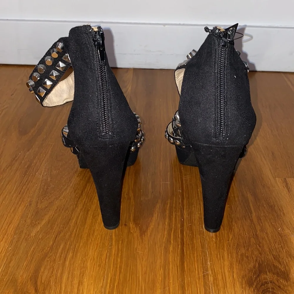 Forever 21 Black Suede Silver Studded Platform Ankle Strap Heel Size 10 - Picture 5 of 8